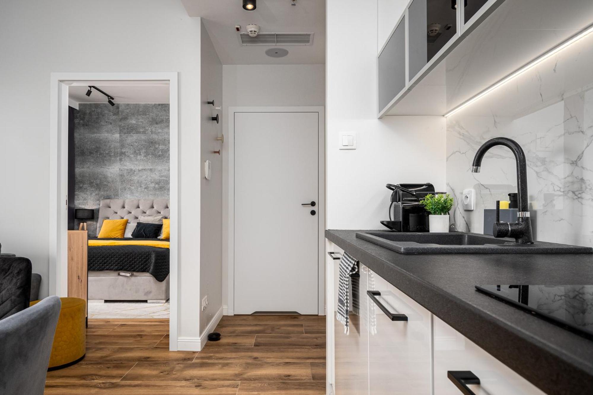 Wola Tower Deluxe Separate Bedroom With Free Garage - By Perfect Apart Warschau Exterior foto