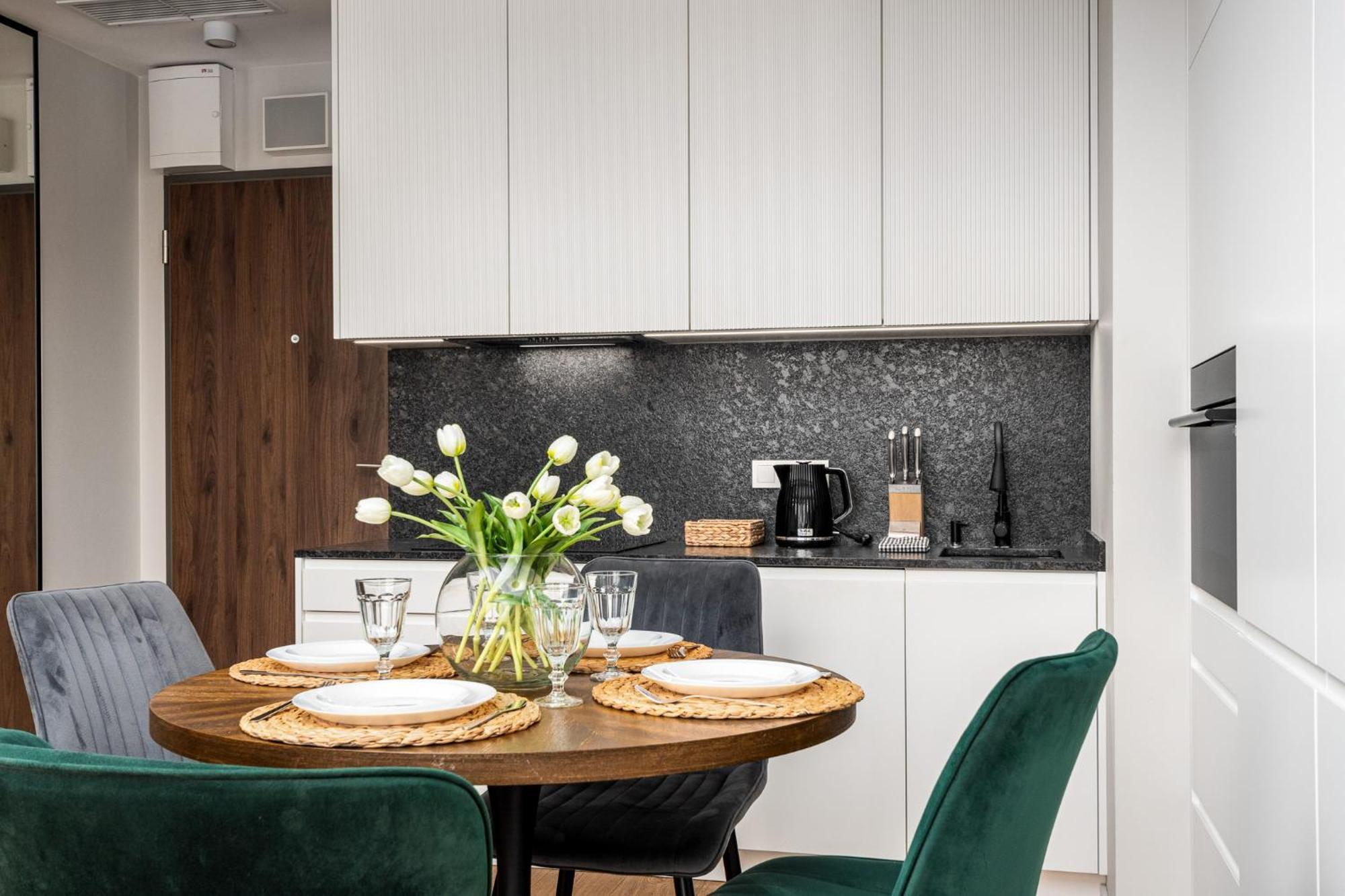 Wola Tower Deluxe Separate Bedroom With Free Garage - By Perfect Apart Warschau Exterior foto
