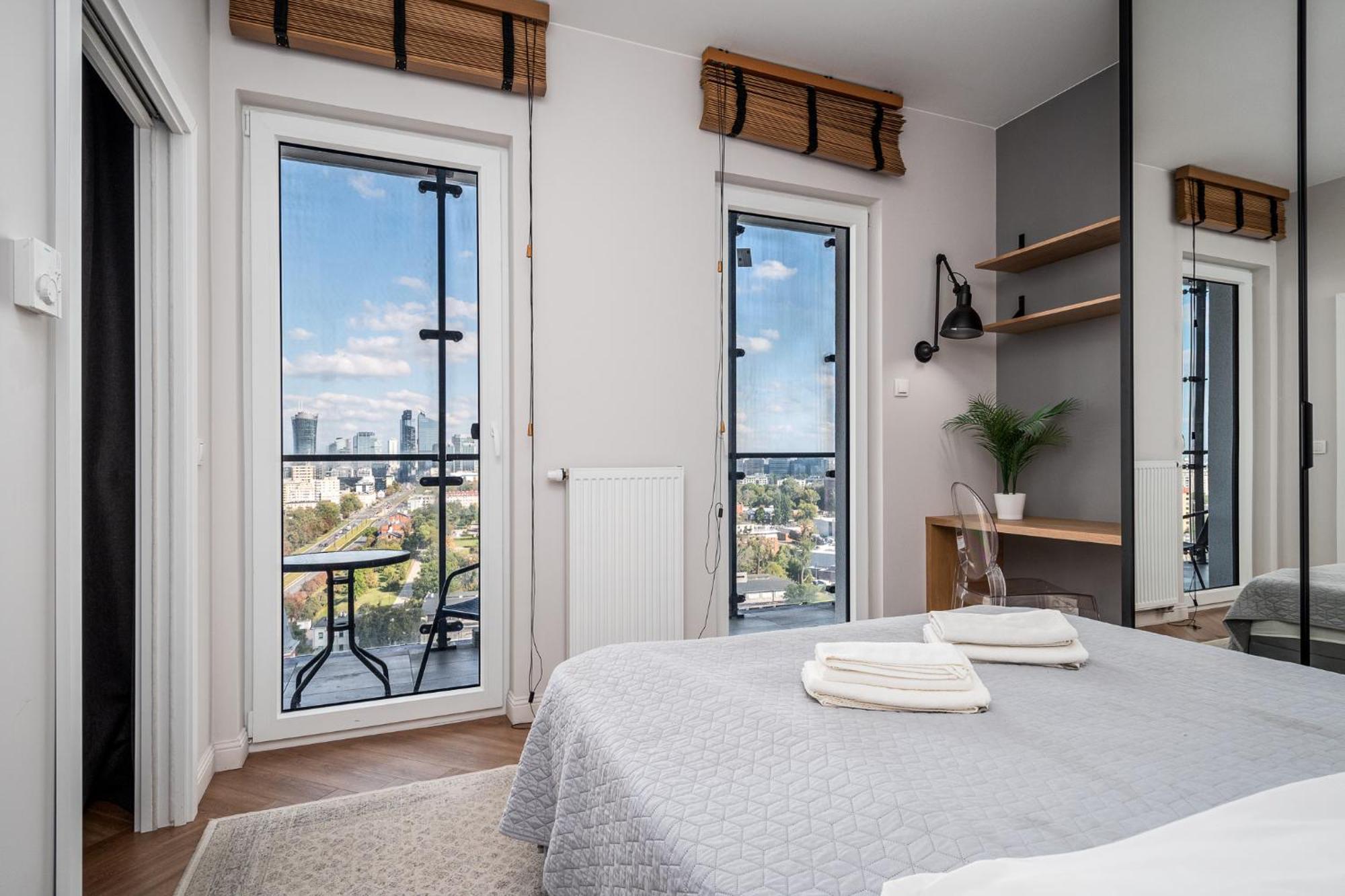 Wola Tower Deluxe Separate Bedroom With Free Garage - By Perfect Apart Warschau Exterior foto